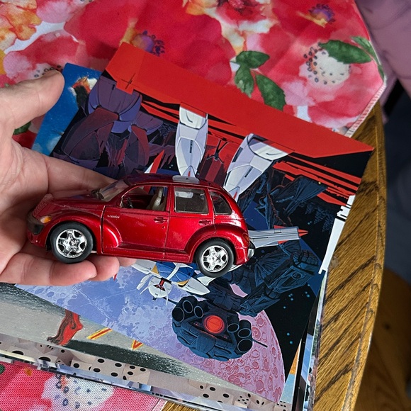 PT Cruiser 2000 Replica 1:24 scale Car with Opening Doors. Vintage - Picture 9 of 10